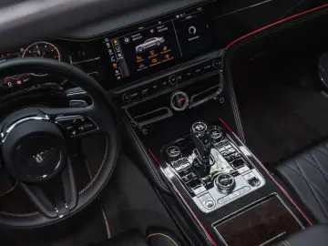 Flying Spur W12 MY22   NAIM   Rotating Display