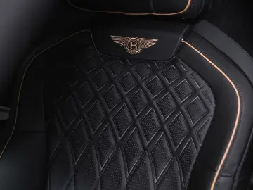 Flying Spur W12 MY22   NAIM   Rotating Display