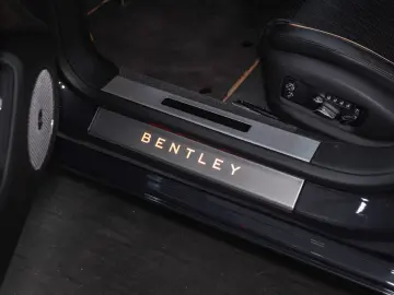 Flying Spur W12 MY22   NAIM   Rotating Display