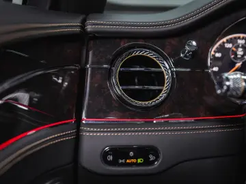 Flying Spur W12 MY22   NAIM   Rotating Display