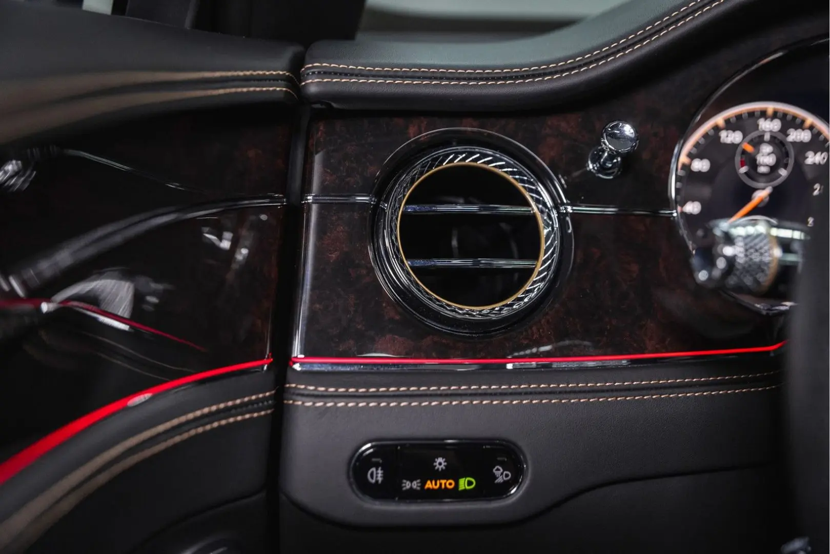 Flying Spur W12 MY22   NAIM   Rotating Display