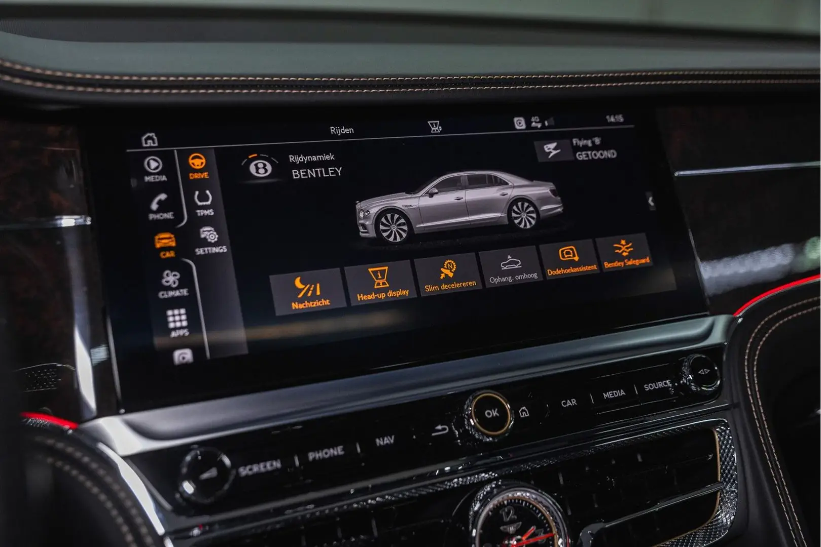 Flying Spur W12 MY22   NAIM   Rotating Display