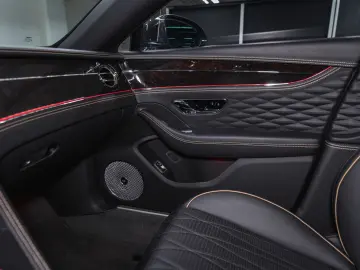 Flying Spur W12 MY22   NAIM   Rotating Display