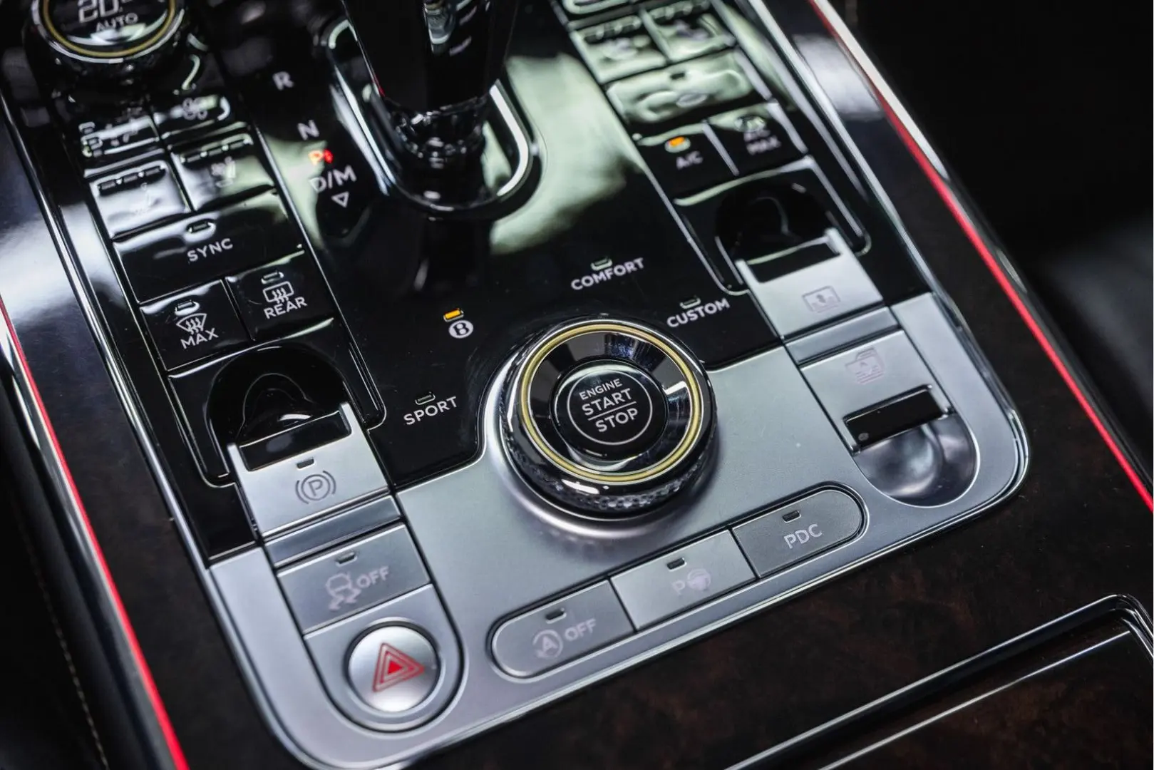 Flying Spur W12 MY22   NAIM   Rotating Display
