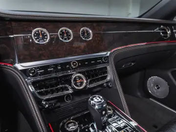 Flying Spur W12 MY22   NAIM   Rotating Display