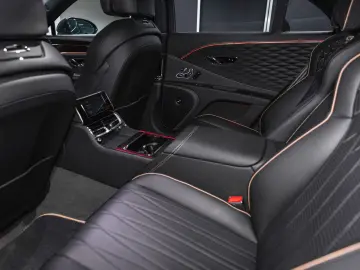 Flying Spur W12 MY22   NAIM   Rotating Display