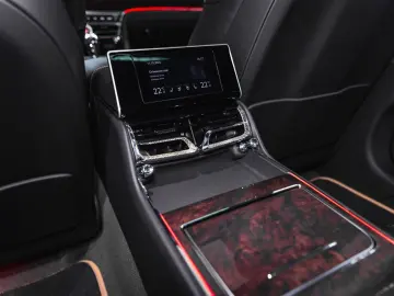 Flying Spur W12 MY22   NAIM   Rotating Display