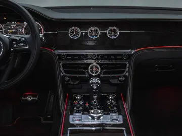 Flying Spur W12 MY22   NAIM   Rotating Display