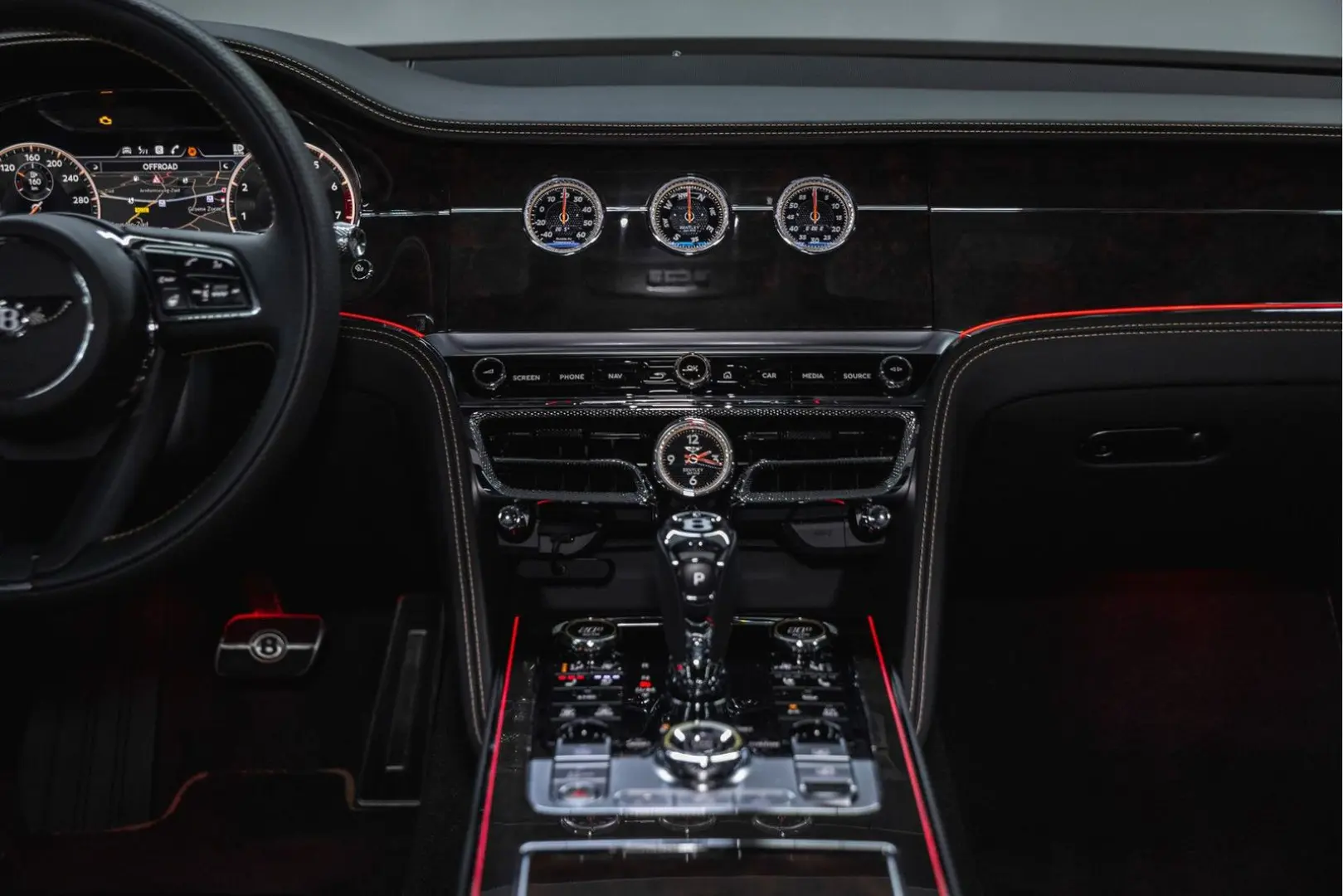 Flying Spur W12 MY22   NAIM   Rotating Display