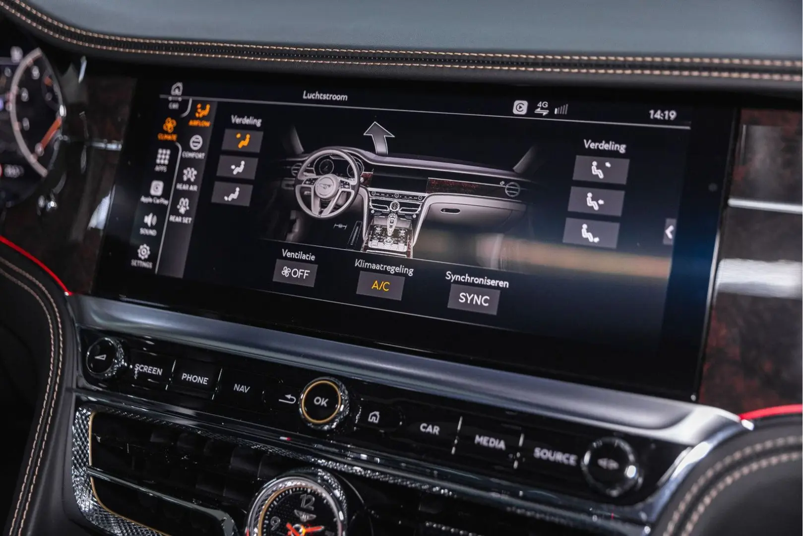 Flying Spur W12 MY22   NAIM   Rotating Display