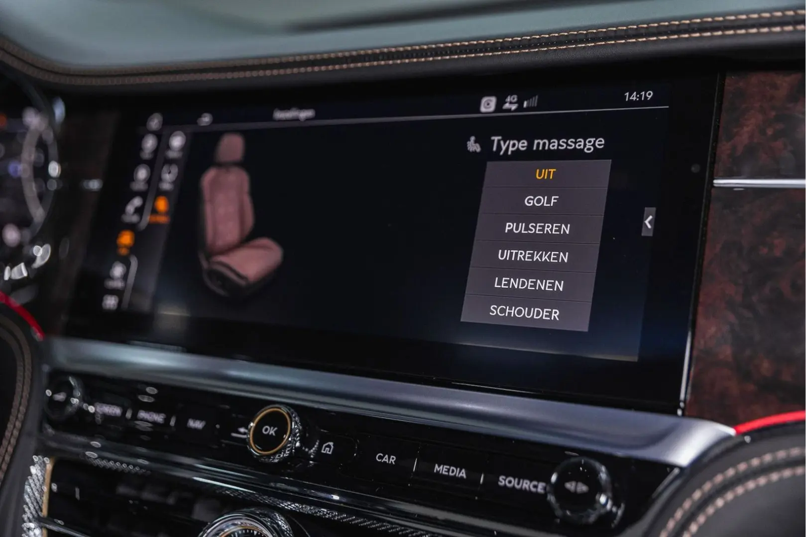 Flying Spur W12 MY22   NAIM   Rotating Display