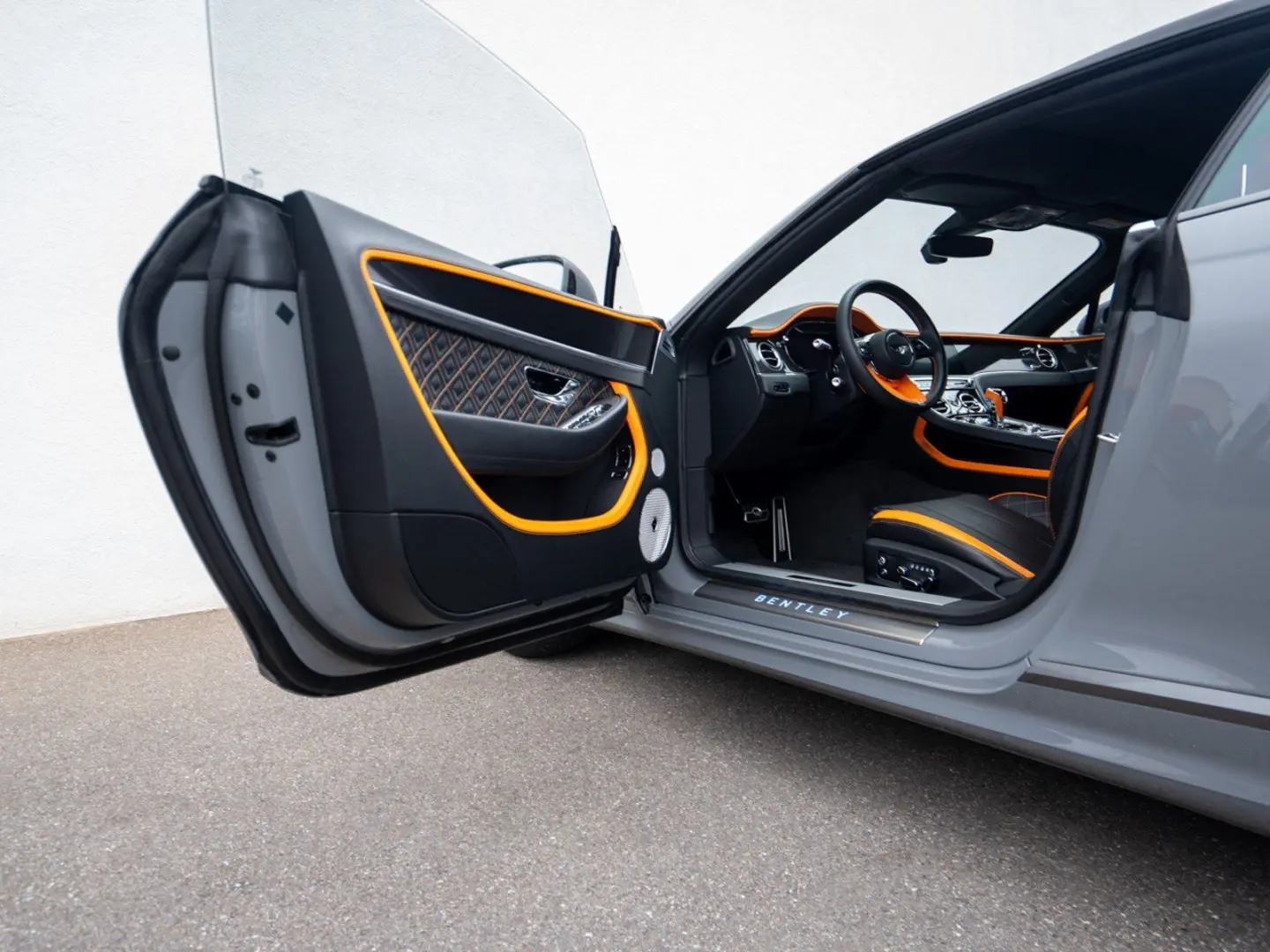 Continental GTC Speed W12  Naim