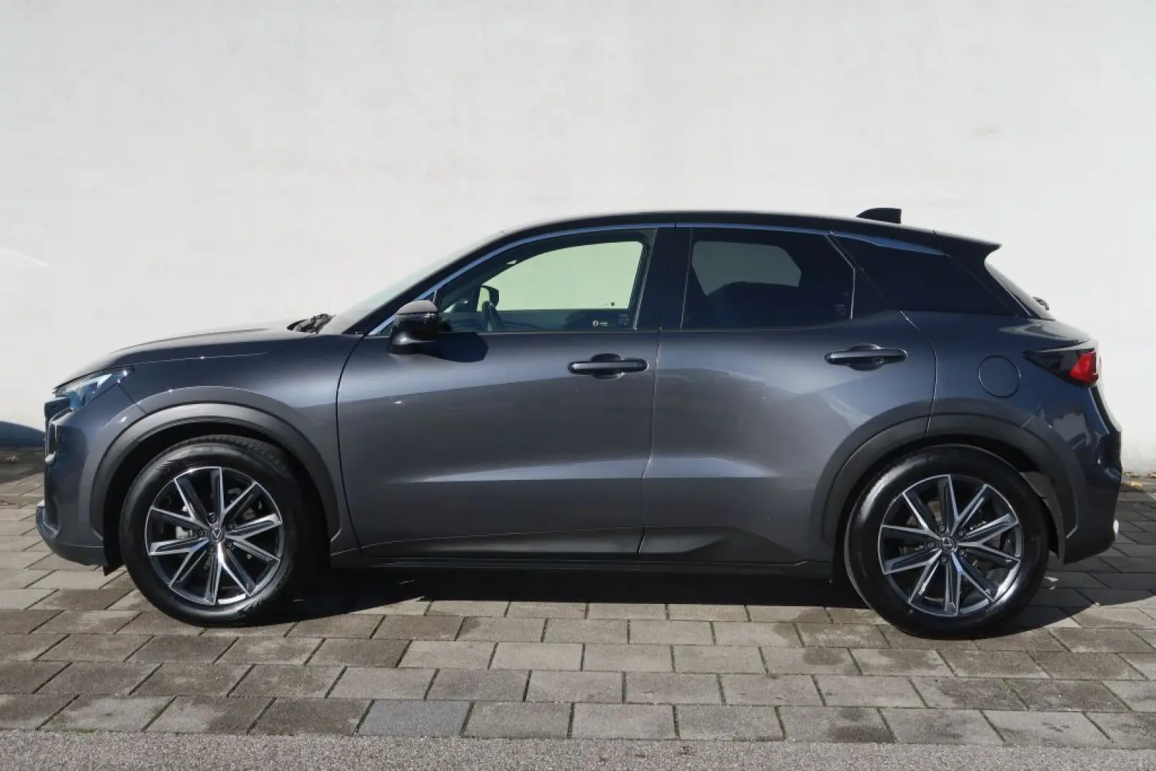 LBX AWD E-Four Emotion