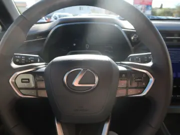 LBX AWD E-Four Emotion