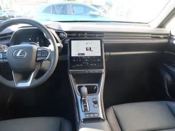 LBX AWD E-Four Emotion