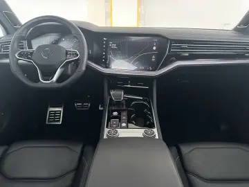 Touareg R-Line  PANO STHZ 360  LUFT AHK DYN