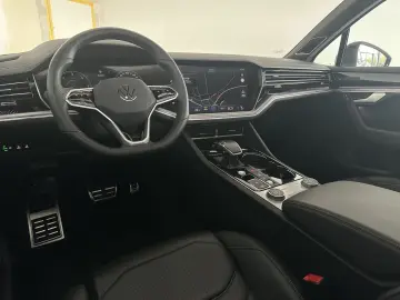 Touareg R-Line  PANO STHZ 360  LUFT AHK DYN