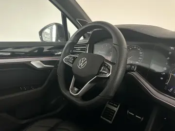 Touareg R-Line  PANO STHZ 360  LUFT AHK DYN