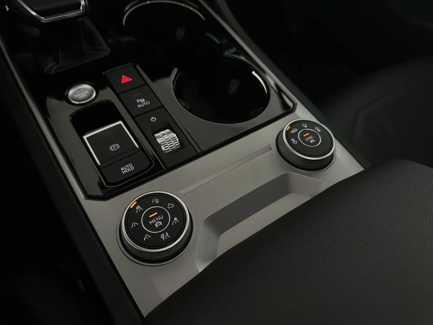 Touareg R-Line  PANO STHZ 360  LUFT AHK DYN