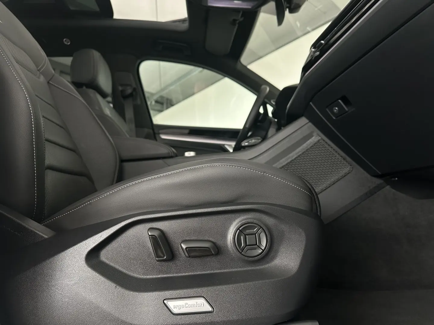 Touareg R-Line  PANO STHZ 360  LUFT AHK DYN