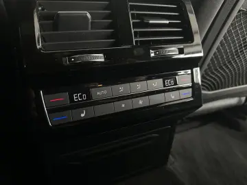 Touareg R-Line  PANO STHZ 360  LUFT AHK DYN