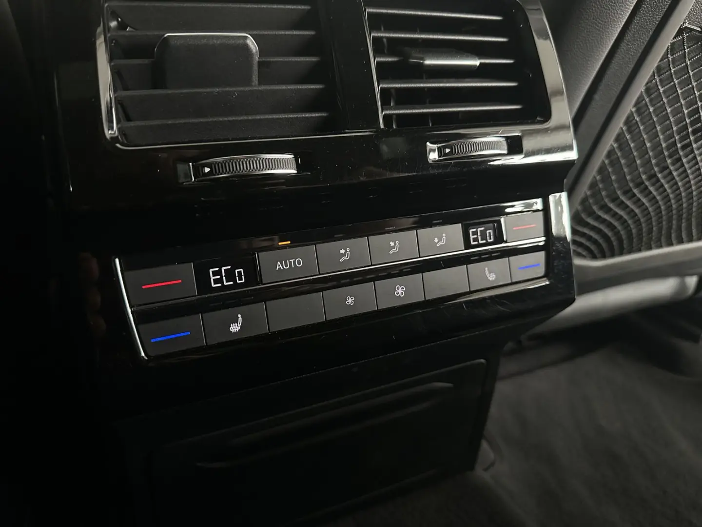 Touareg R-Line  PANO STHZ 360  LUFT AHK DYN