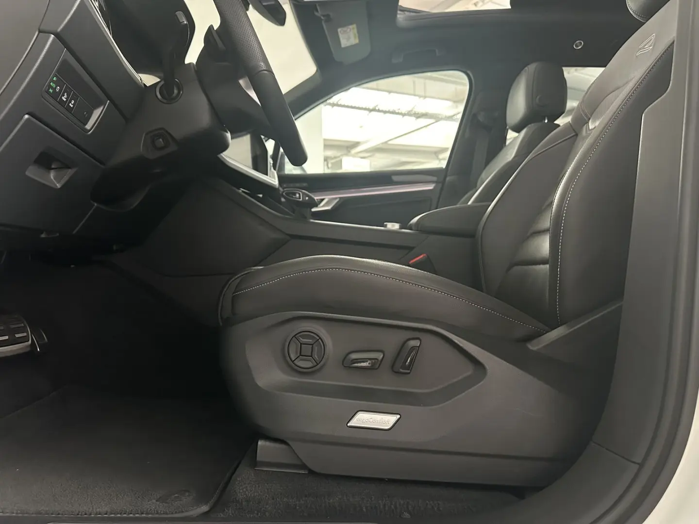 Touareg R-Line  PANO STHZ 360  LUFT AHK DYN