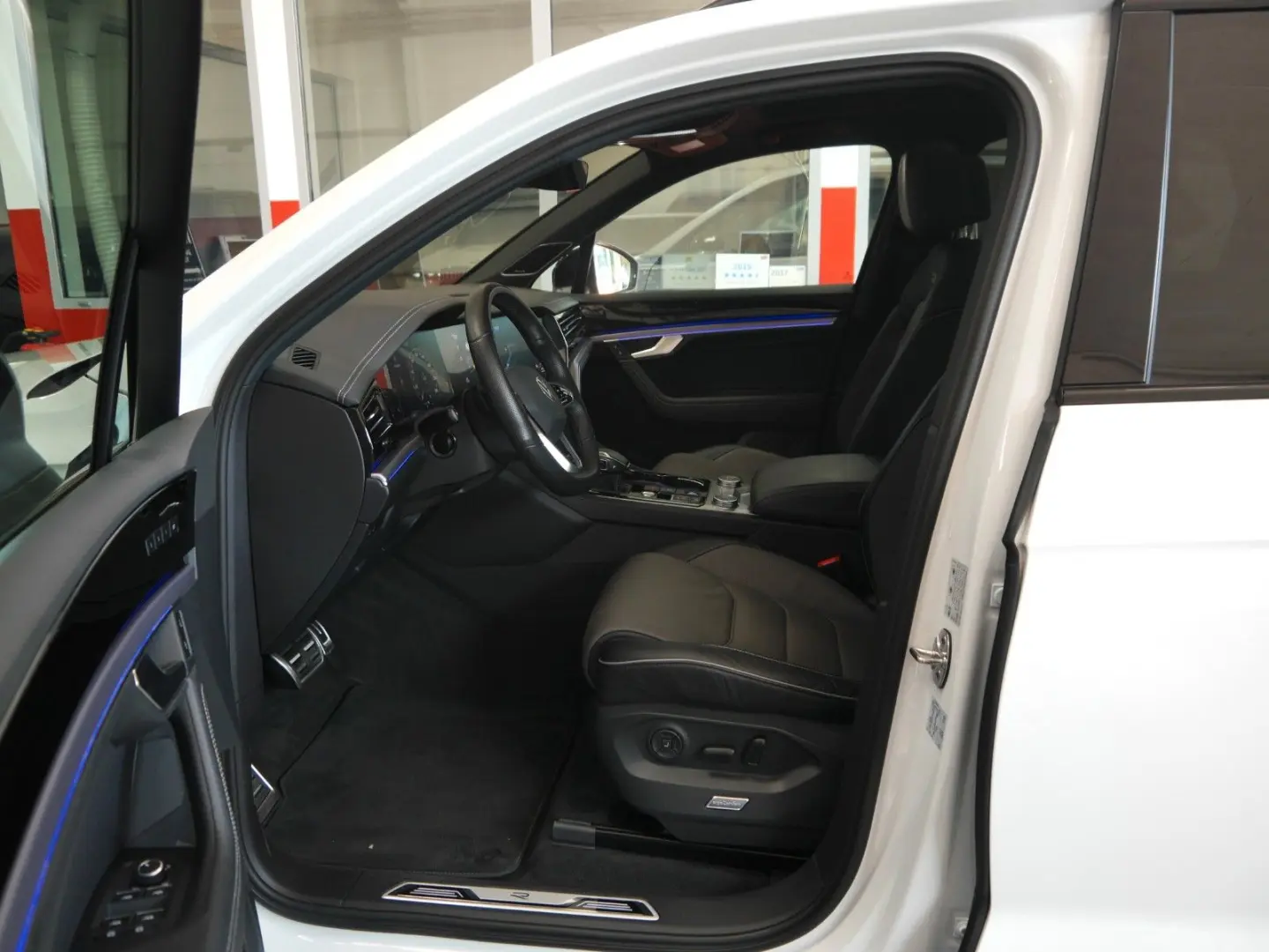 Touareg 4Motion MASSAGE PANO 360 KAM HUD KEYLESS