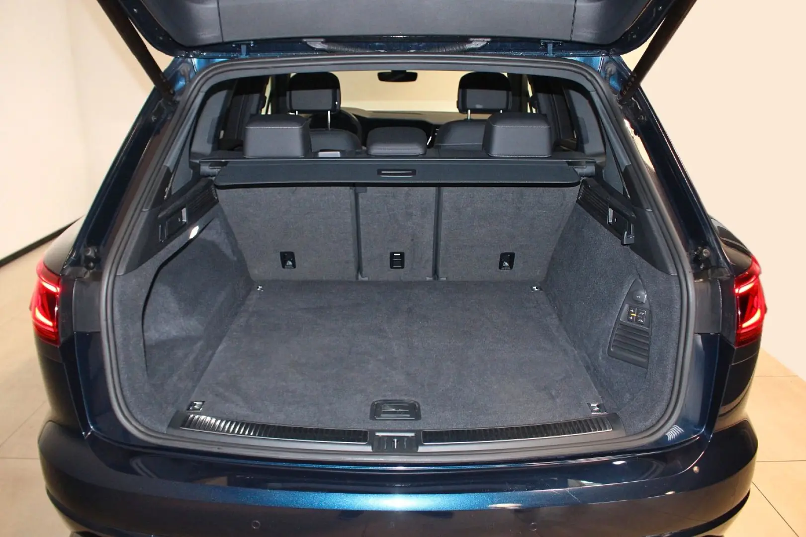 Touareg 3.0 V6 TDI R-Line 4x4 PANO AirSusp Sound