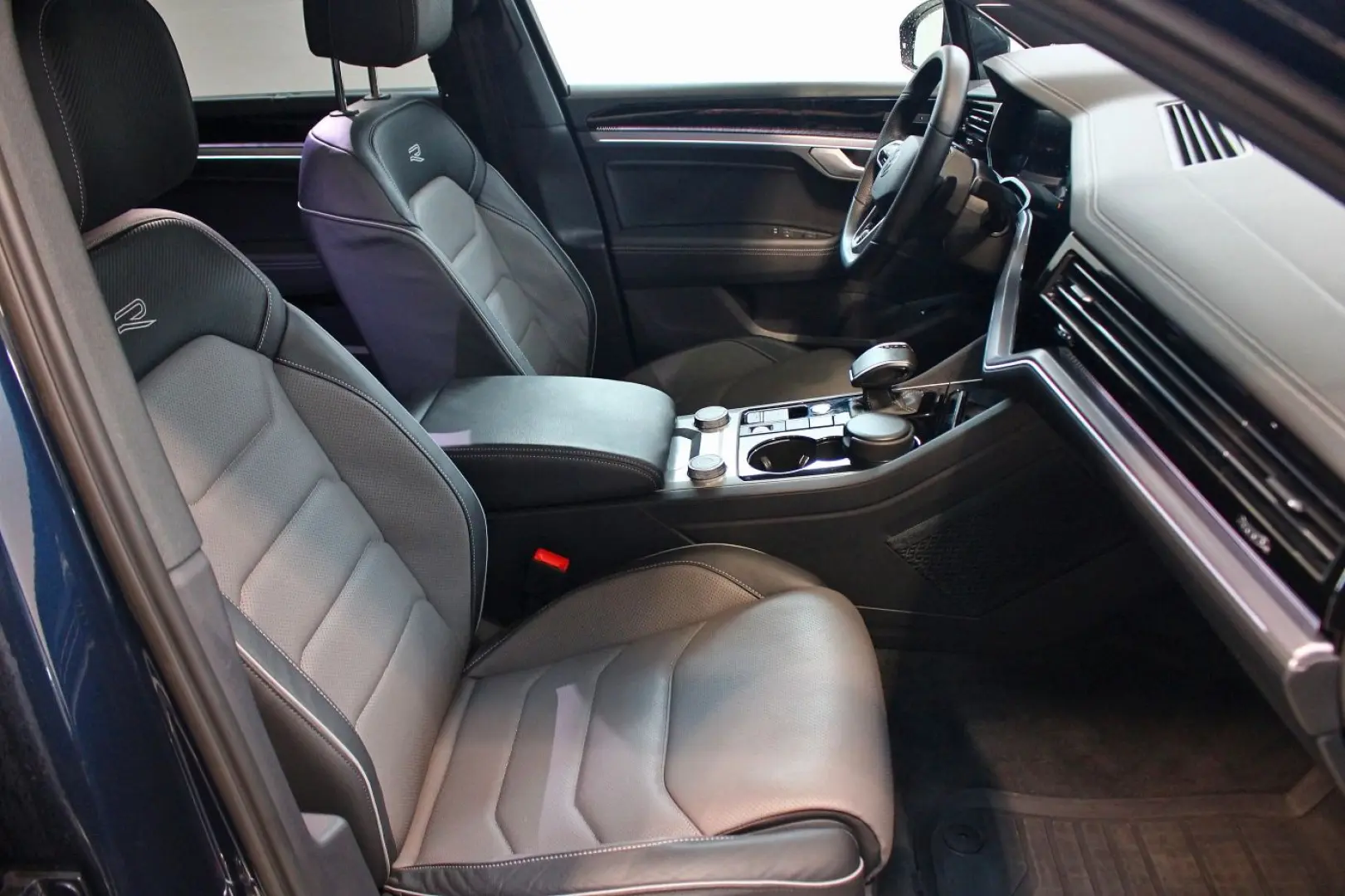 Touareg 3.0 V6 TDI R-Line 4x4 PANO AirSusp Sound