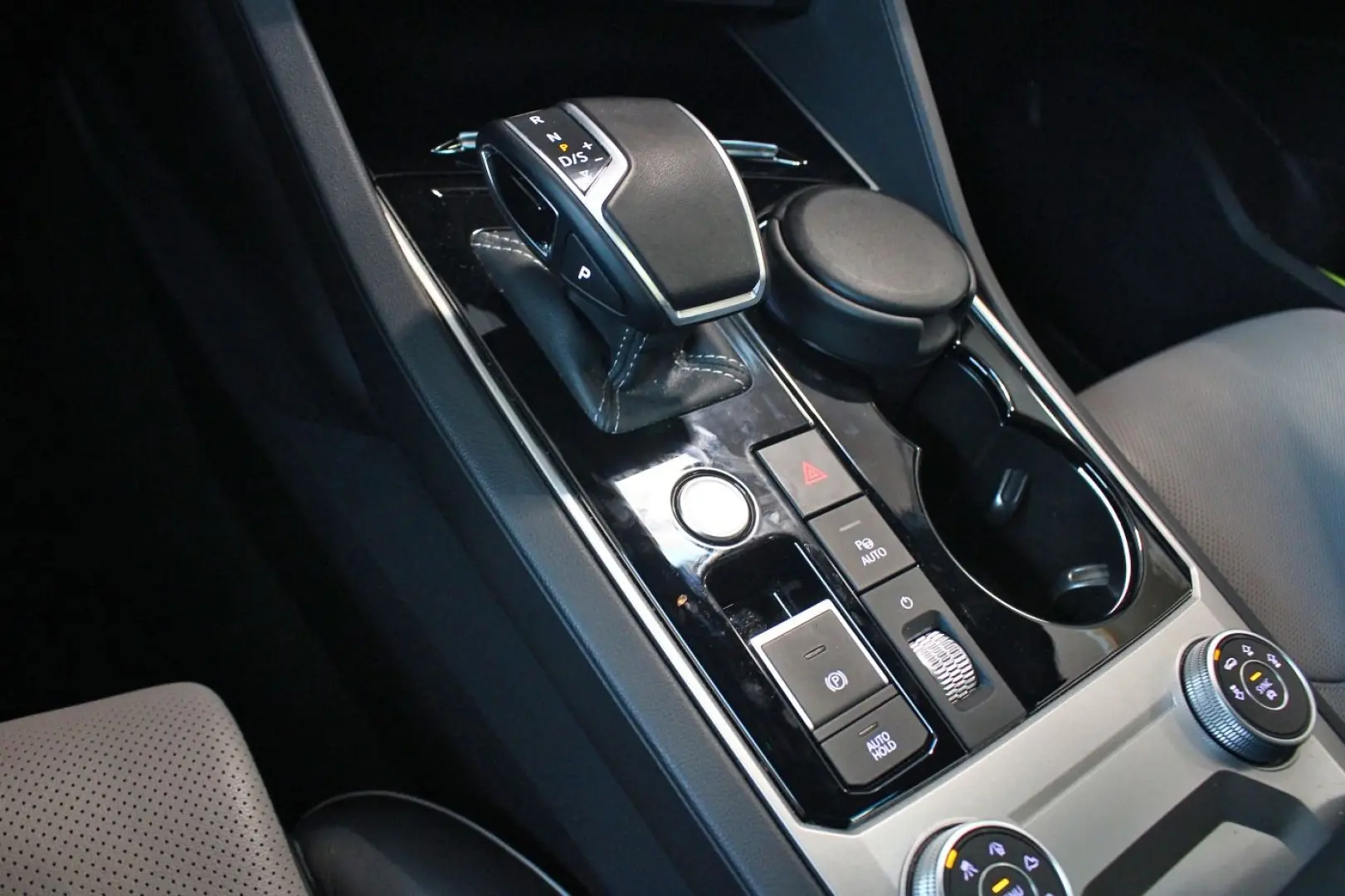 Touareg 3.0 V6 TDI R-Line 4x4 PANO AirSusp Sound