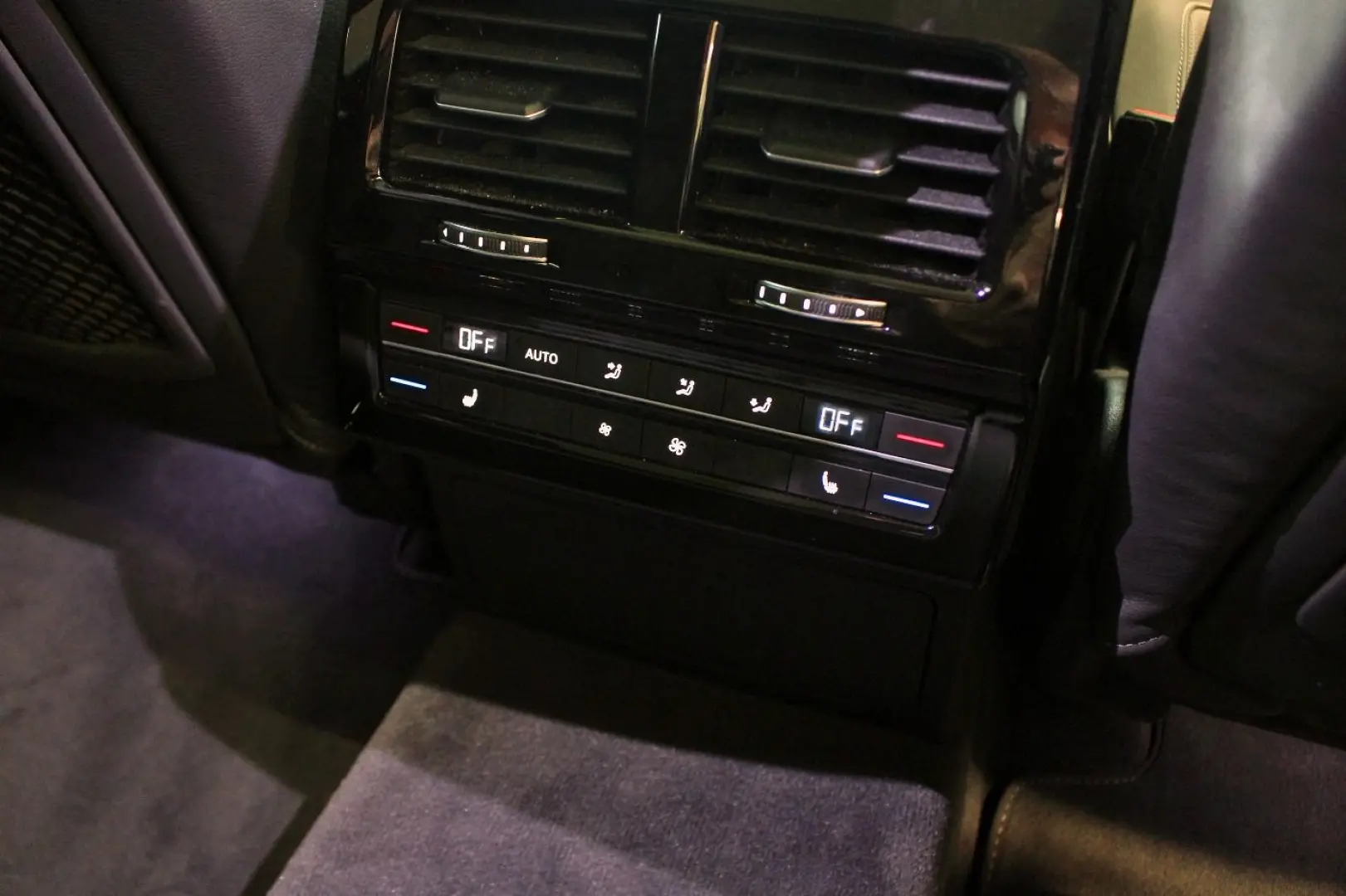 Touareg 3.0 V6 TDI R-Line 4x4 PANO AirSusp Sound