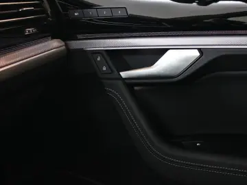 Touareg 3.0 V6 TDI R-Line 4x4 PANO AirSusp Sound