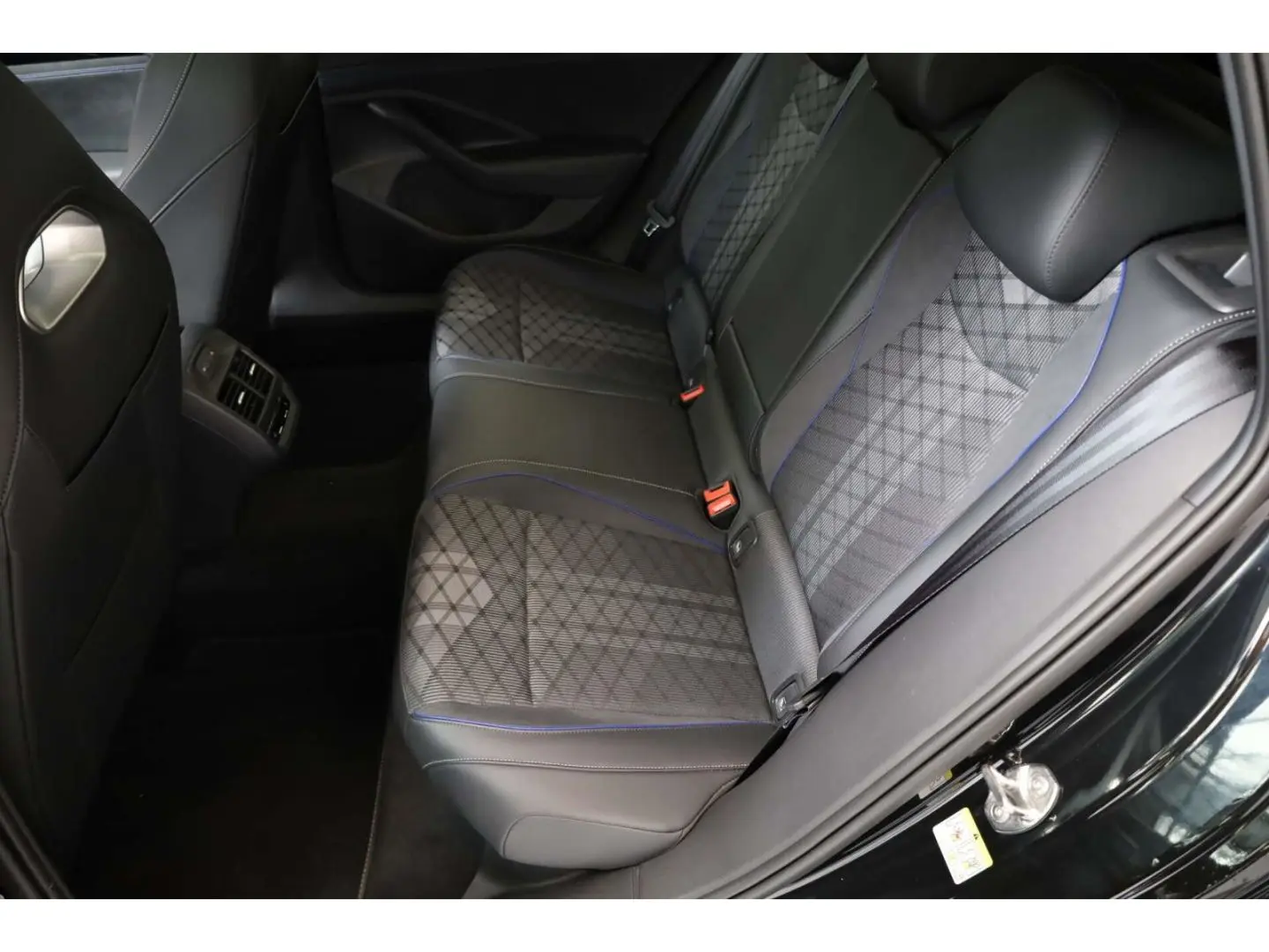 Passat 1.5 TSI eHybrid R-Line Black Style