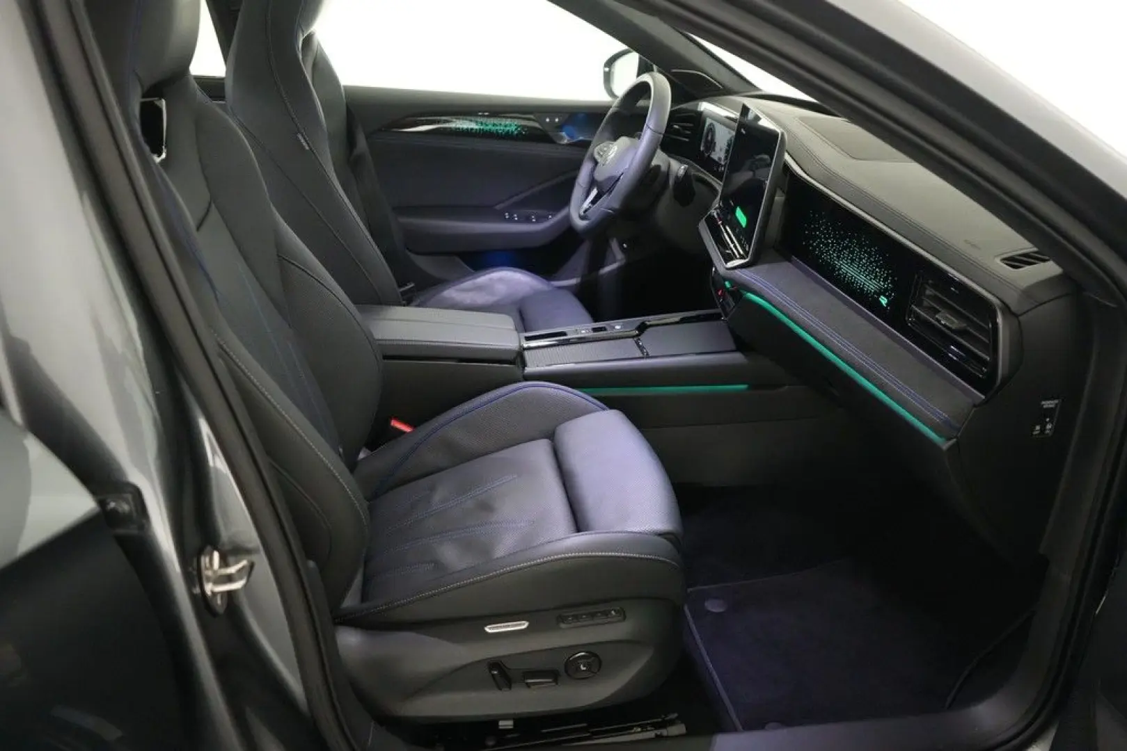 Passat Var 2.0 TSI 4M DSG R-Line Matrix Pano AHK