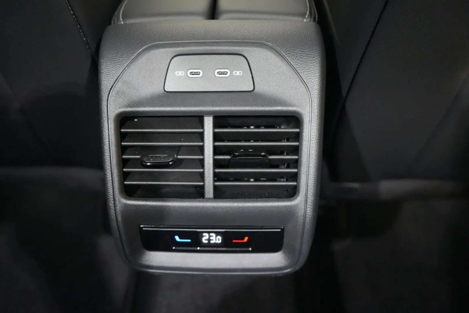 Passat Var 2.0 TSI 4M DSG R-Line Matrix Pano AHK