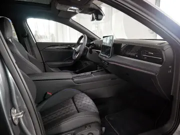 Passat R-Line 1 5 l eHybrid 130 kW 177 PS   85 K