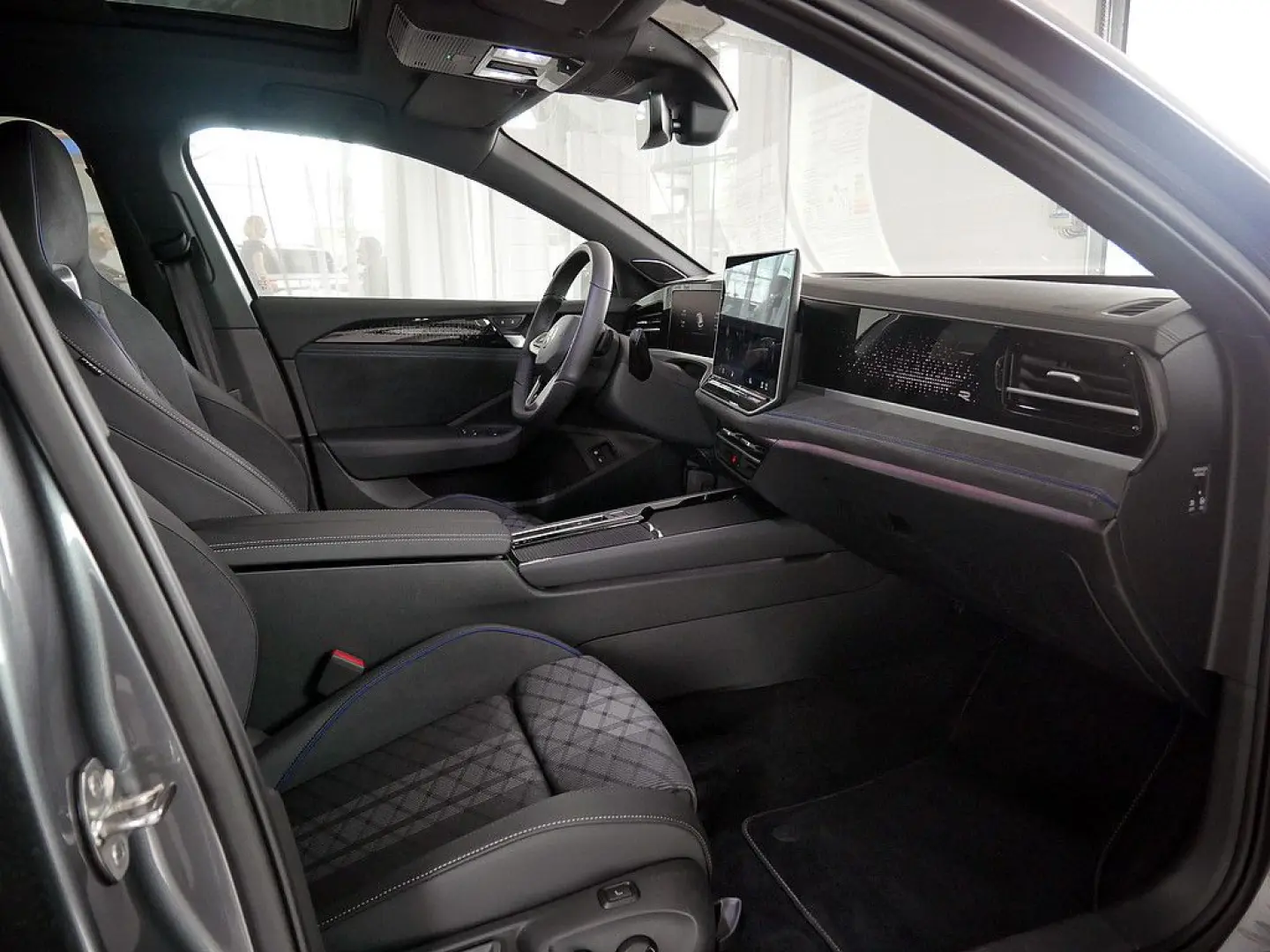 Passat R-Line 1 5 l eHybrid 130 kW 177 PS   85 K