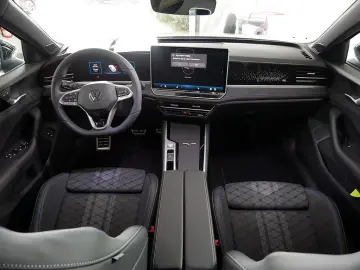 Passat R-Line 1 5 l eHybrid 130 kW 177 PS   85 K