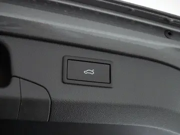 Passat R-Line 1 5 l eHybrid 130 kW 177 PS   85 K