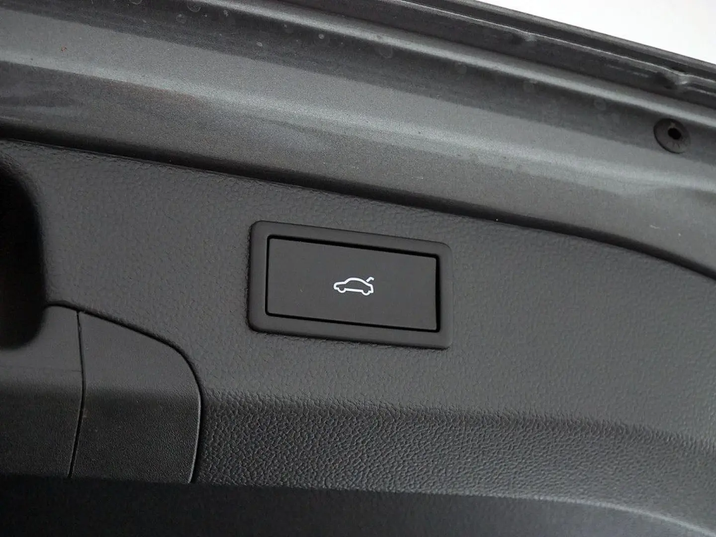 Passat R-Line 1 5 l eHybrid 130 kW 177 PS   85 K