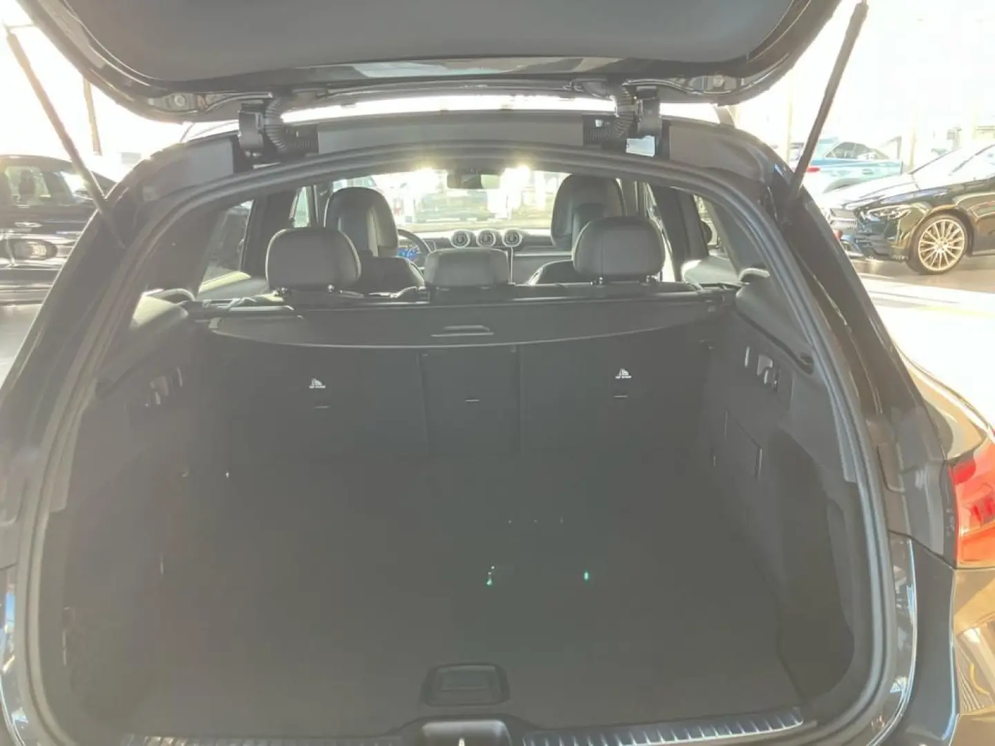 GLC 300 4M AMG AHK Night Sound Pano-Dach LED KAM