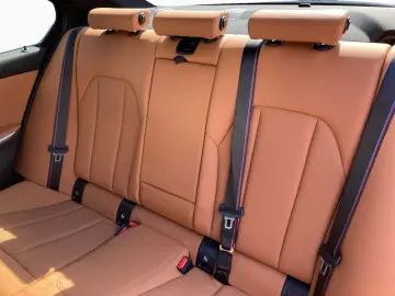 330i xD M SPORT PRO AdLED GSD StHz HiFi Kam 19