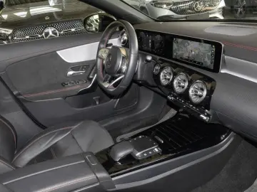 CLA 250 4M AMG-Sport MBeam Distr Cam Keyl Shz 18