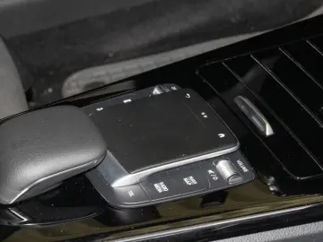 CLA 250 4M AMG-Sport MBeam Distr Cam Keyl Shz 18