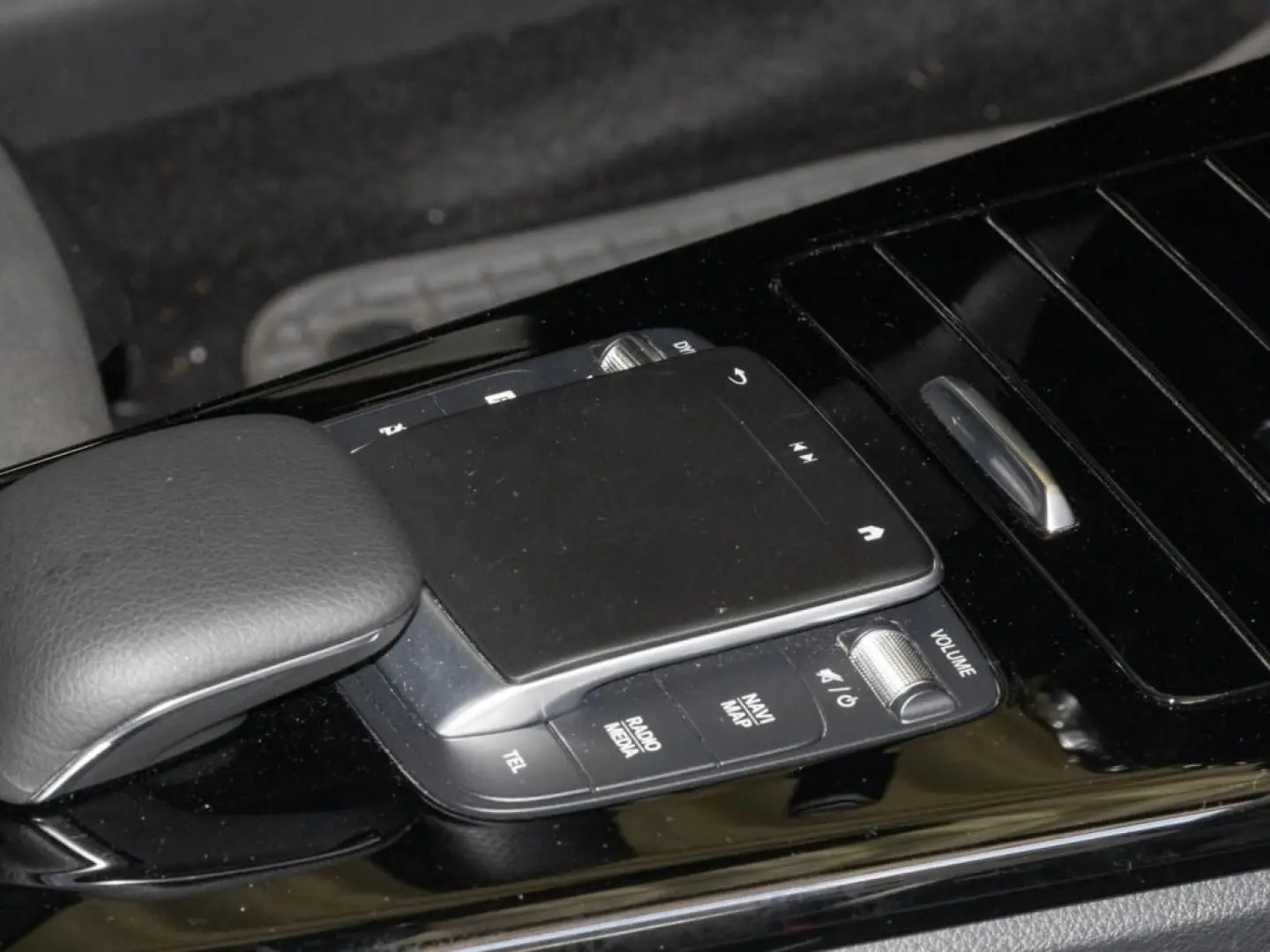 CLA 250 4M AMG-Sport MBeam Distr Cam Keyl Shz 18