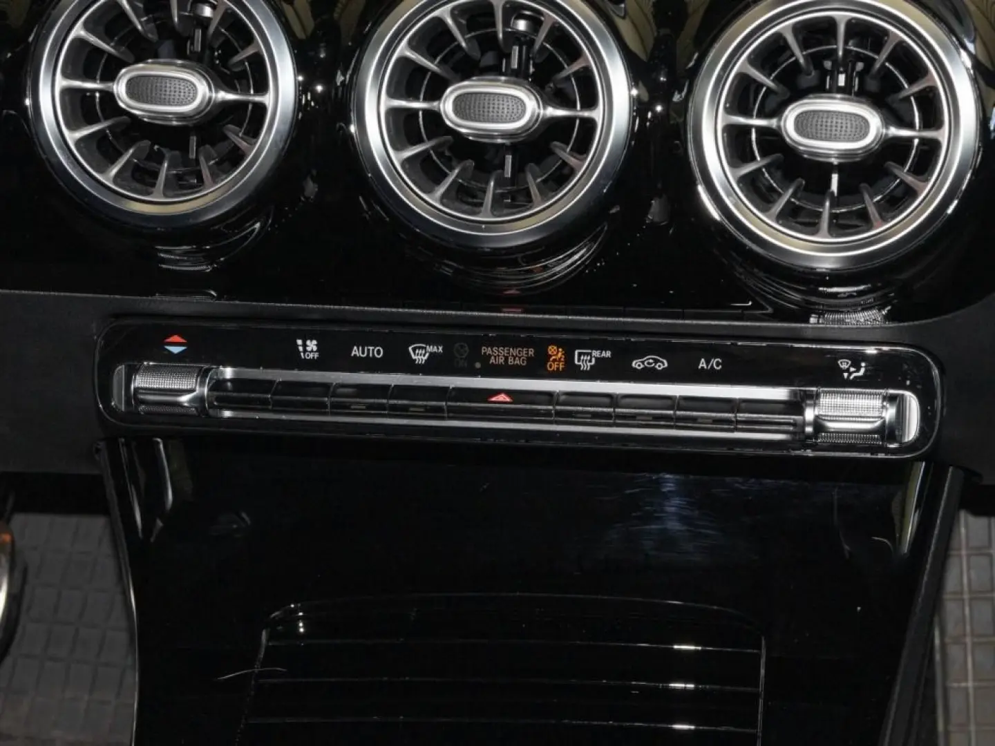 CLA 250 4M AMG-Sport MBeam Distr Cam Keyl Shz 18