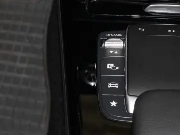 CLA 250 4M AMG-Sport MBeam Distr Cam Keyl Shz 18