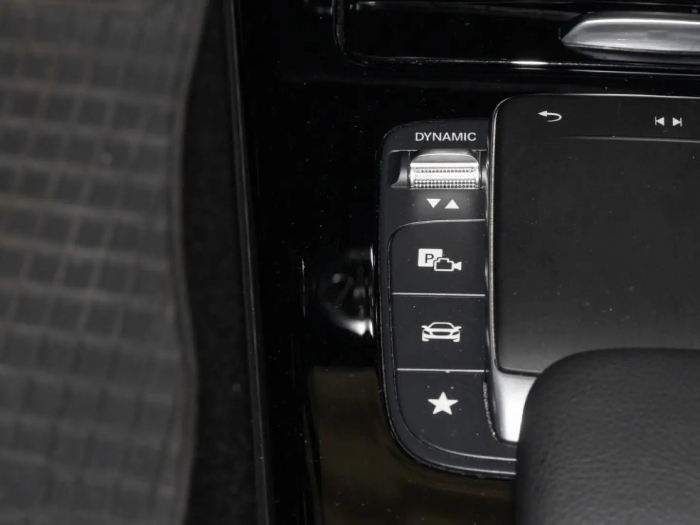 CLA 250 4M AMG-Sport MBeam Distr Cam Keyl Shz 18