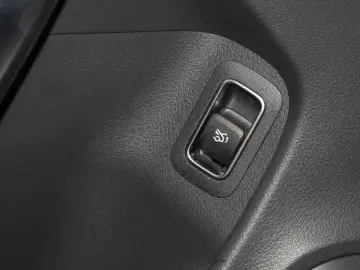 CLA 250 4M AMG-Sport MBeam Distr Cam Keyl Shz 18